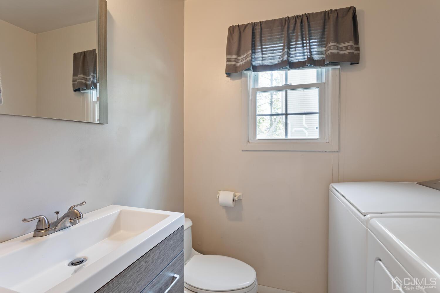 451 Calvert Road North Brunswick, NJ 08902 - Photo 11 of 22 Gallery Image 11