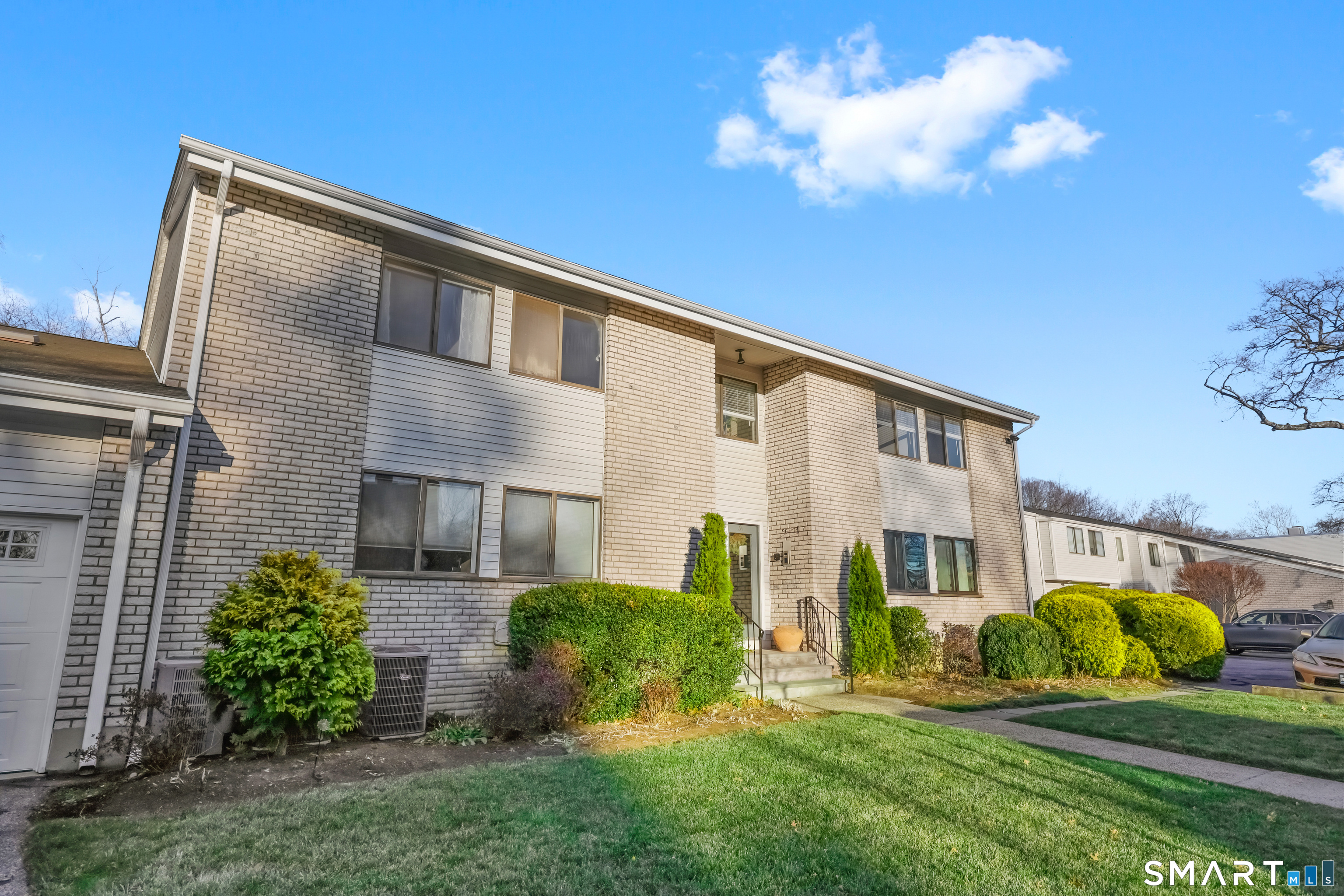 61 Riverside Avenue, Unit 14 Stamford, CT 06905 - Photo 2 of 27