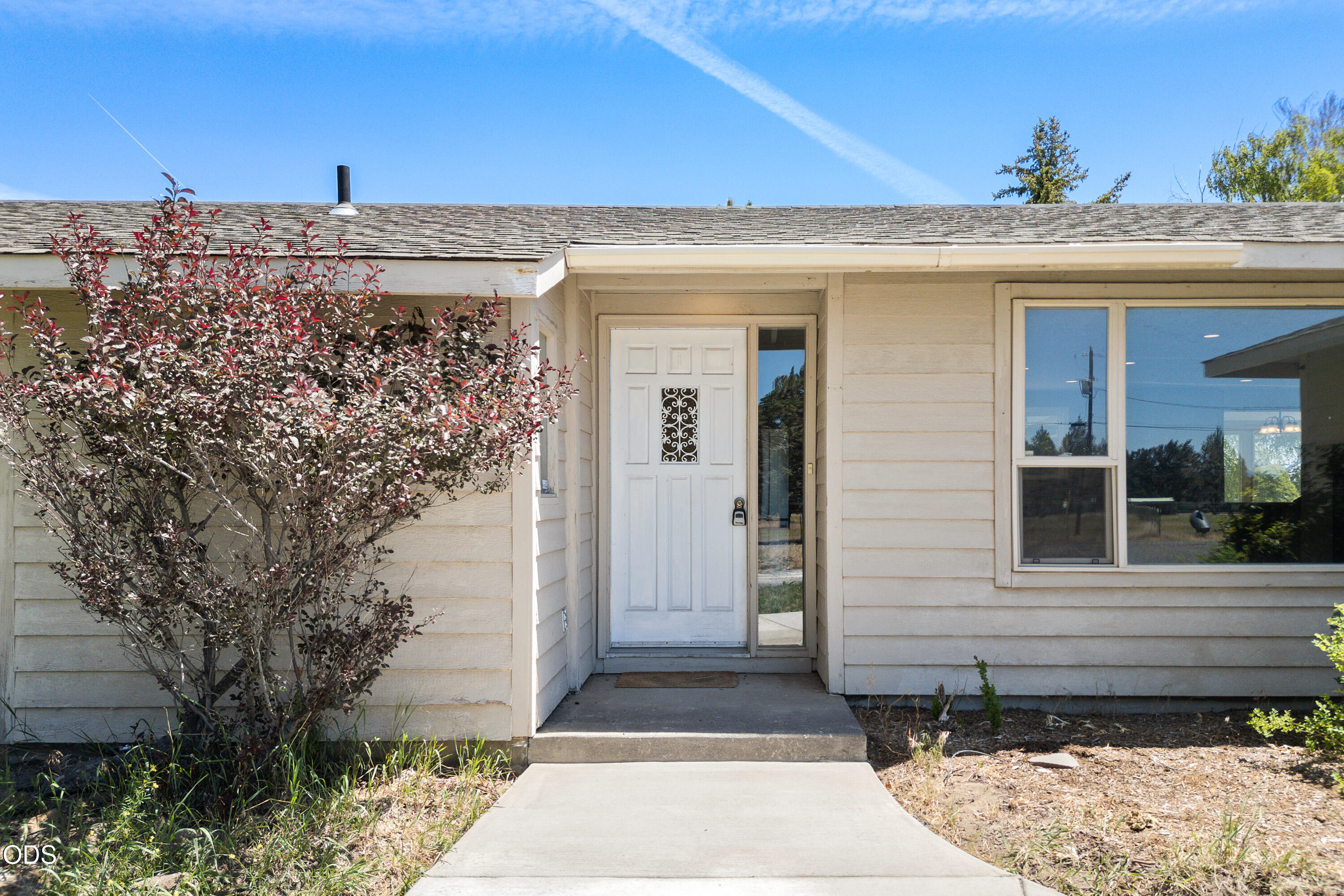6492 Southwest 51st Street Redmond, OR 97756 - Photo 11 of 44