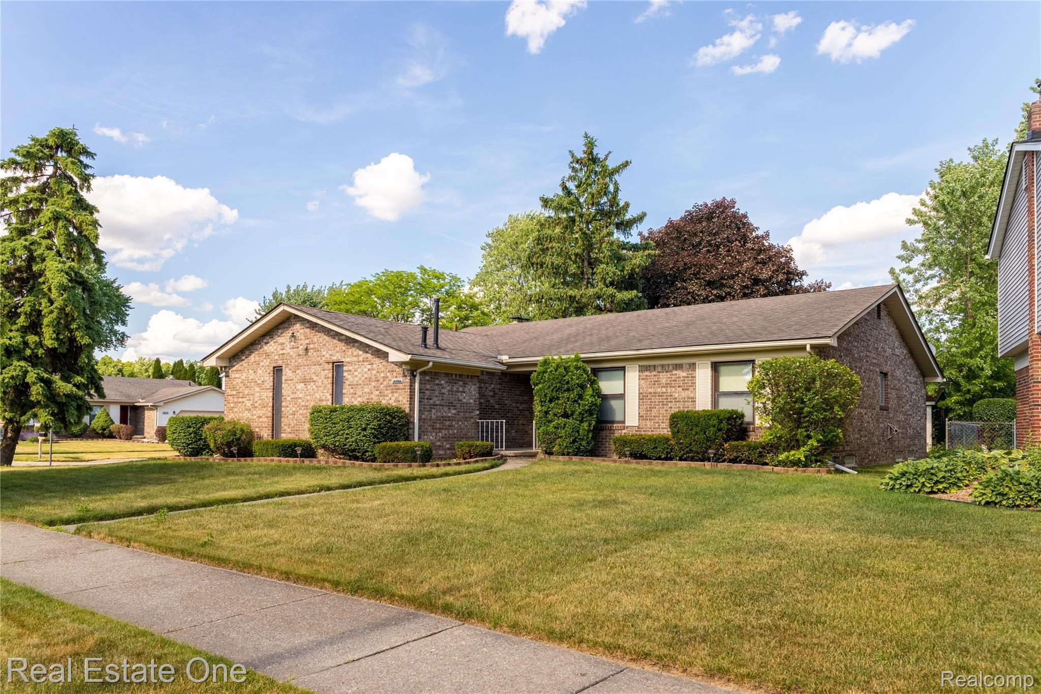 43056 Saxony Road Canton, MI 48187 - Photo 2 of 24 43056_Saxony_002.jpg