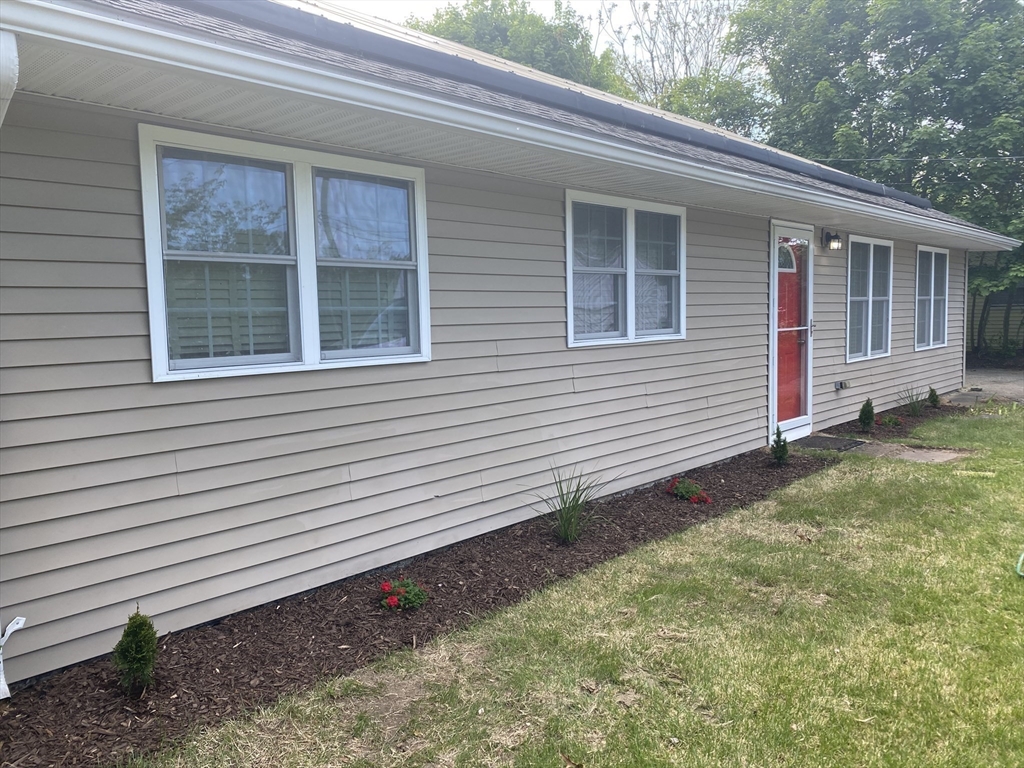 915 Bradley Road Springfield, MA 01109 - Photo 3 of 25