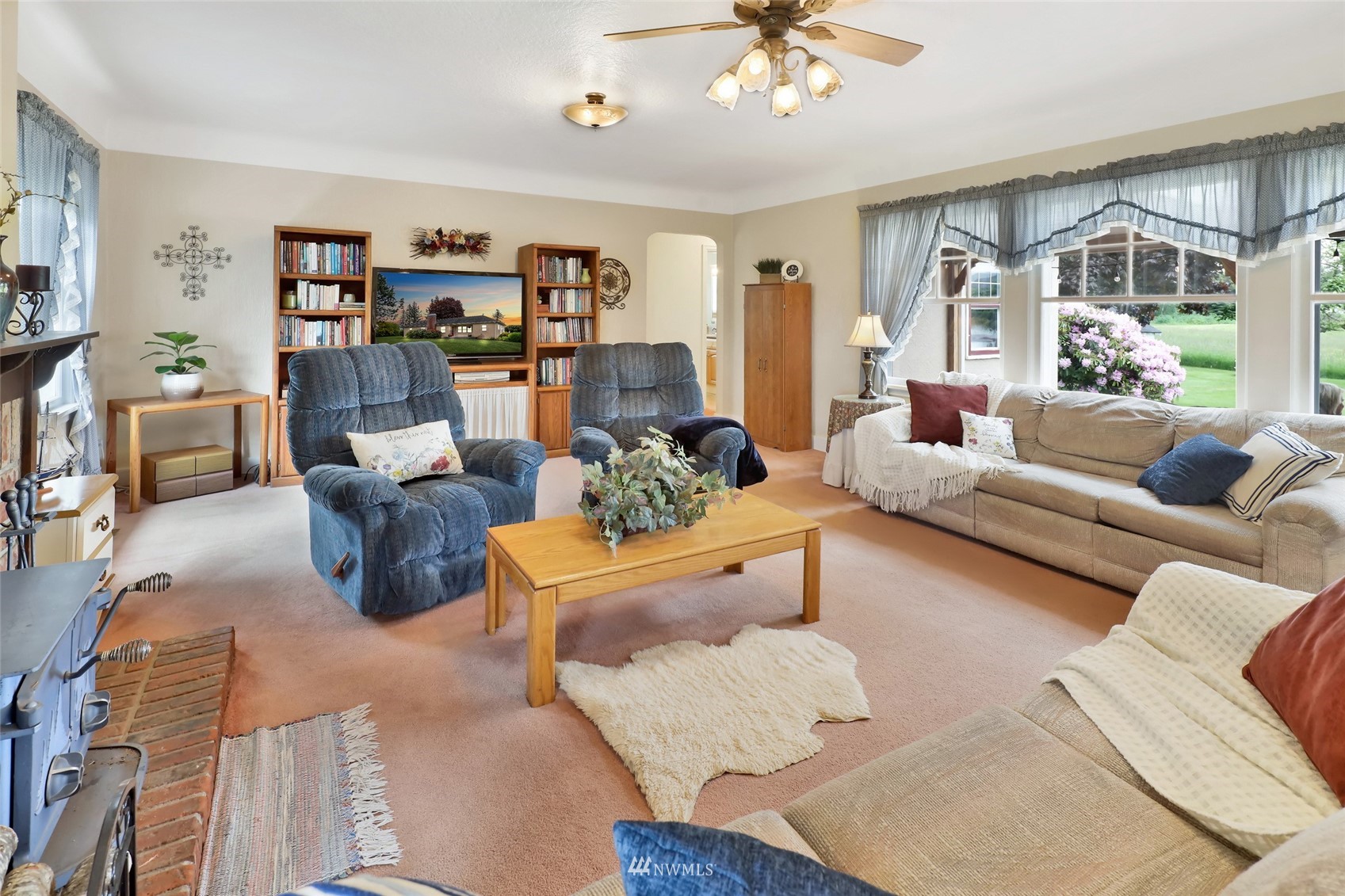 539 East Smith Road Bellingham, WA 98226 - Photo 4 of 40 Gallery Image 4