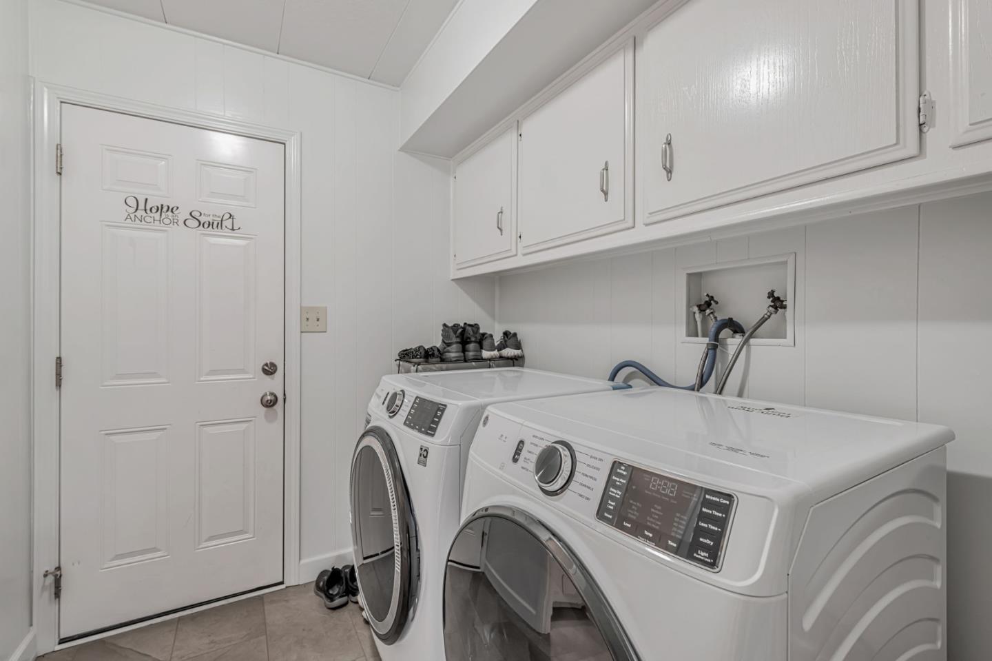 29129 Verdi Road, Unit 29129 Hayward, CA 94544 - Photo 24 of 37 a utility room with dryer and washer