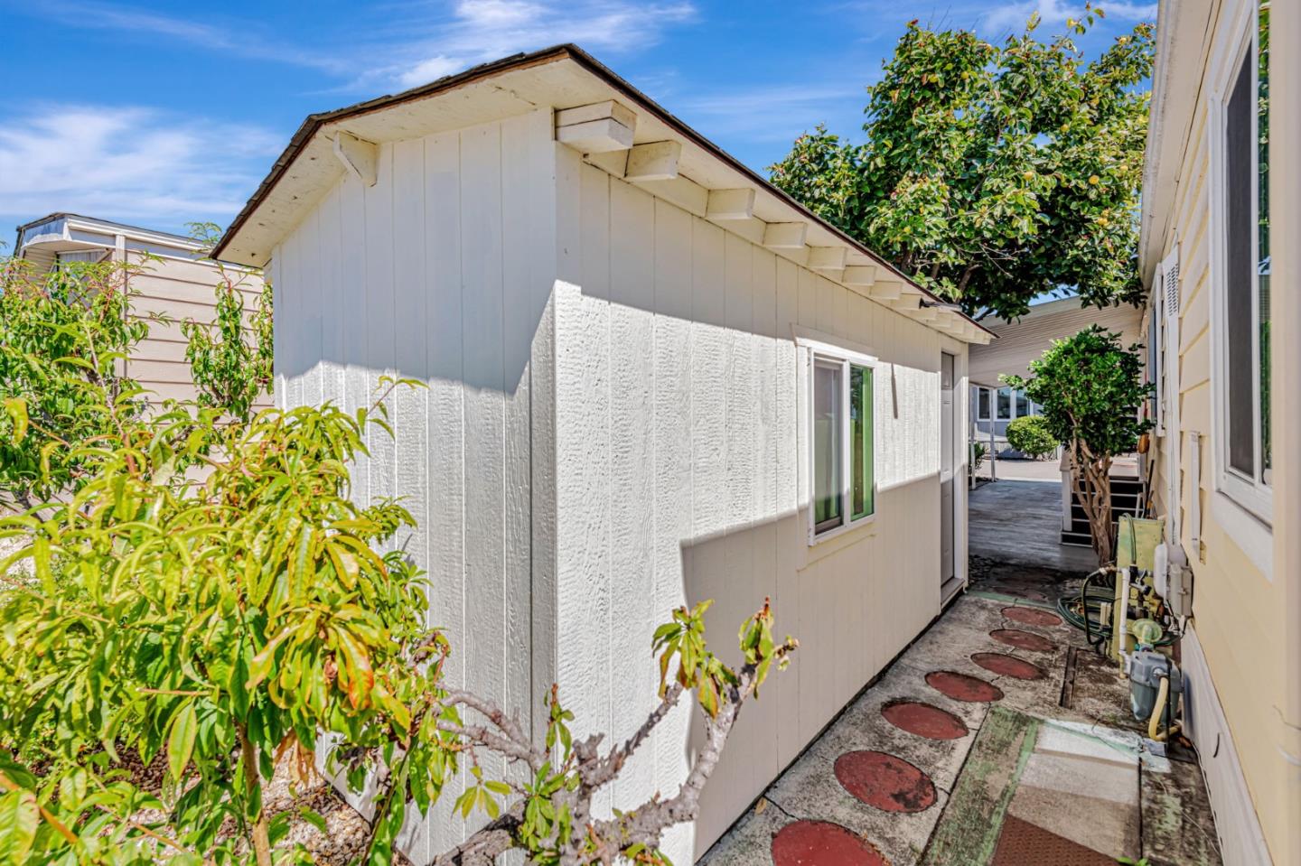 29129 Verdi Road, Unit 29129 Hayward, CA 94544 - Photo 28 of 37 a backyard of a house with outdoor seating