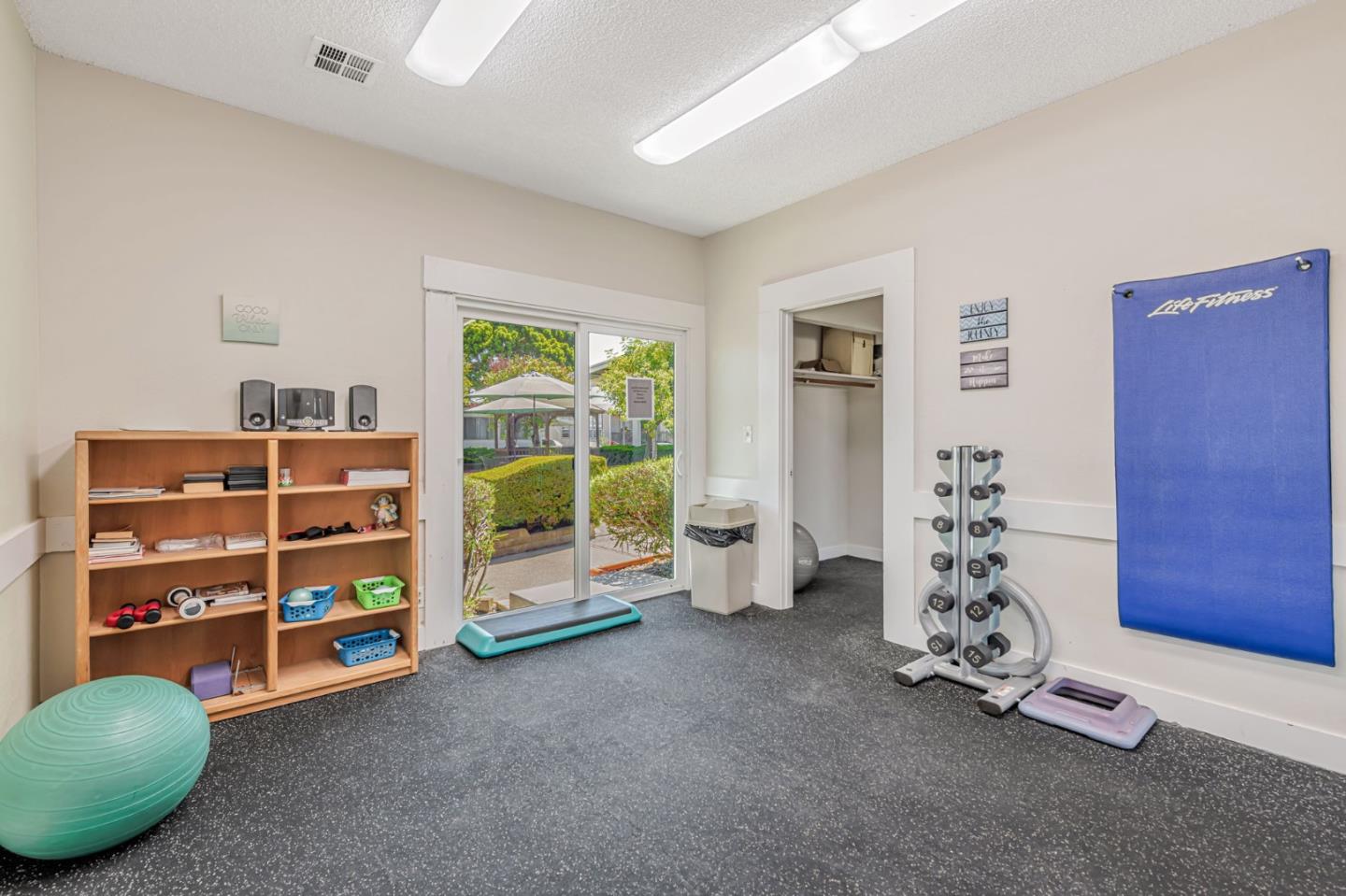 29129 Verdi Road, Unit 29129 Hayward, CA 94544 - Photo 37 of 37 a view of an empty room with a window