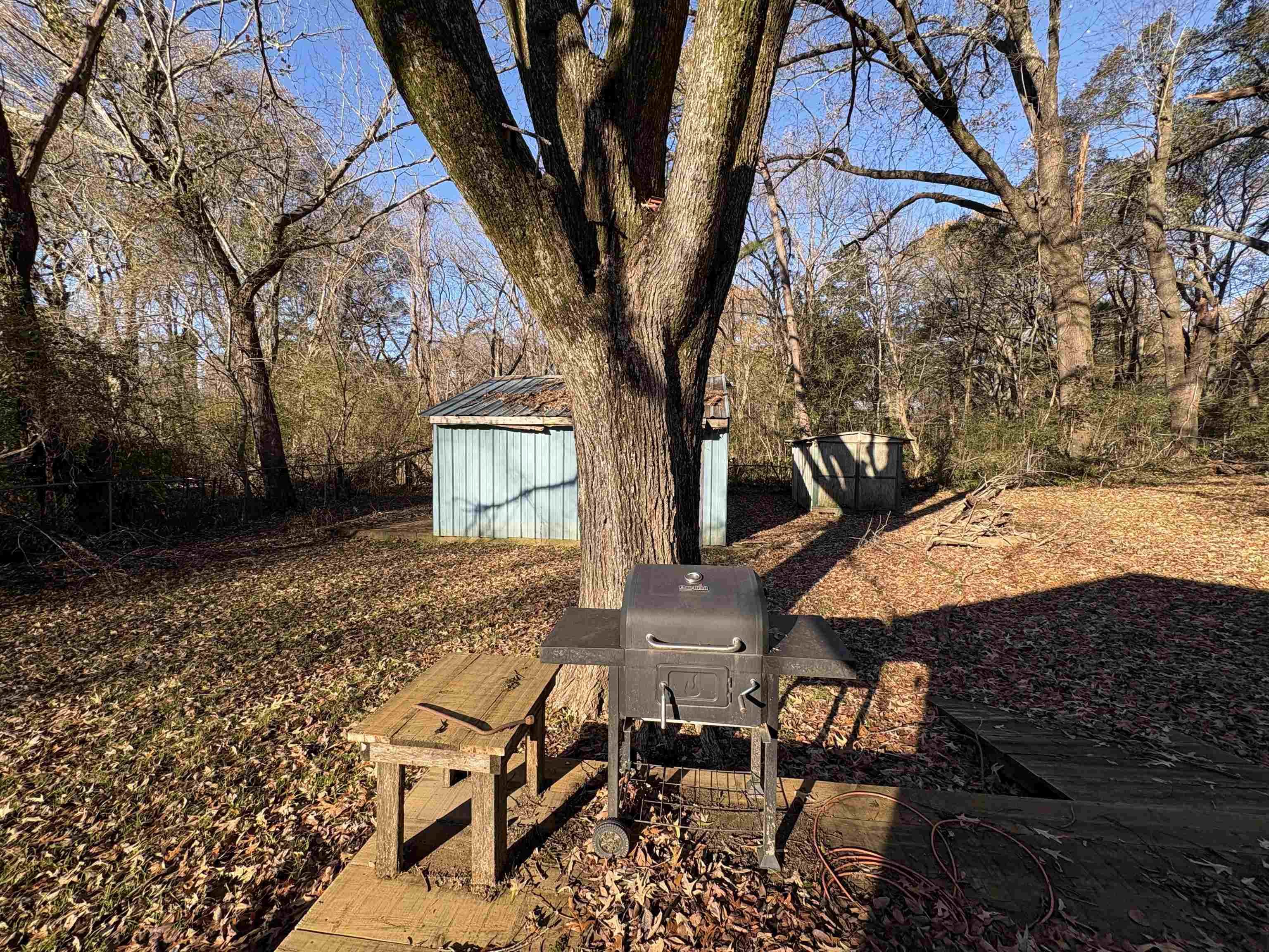 5091 Clinton Road Memphis, TN 38109 - Photo 18 of 34 a view of a backyard with sitting area