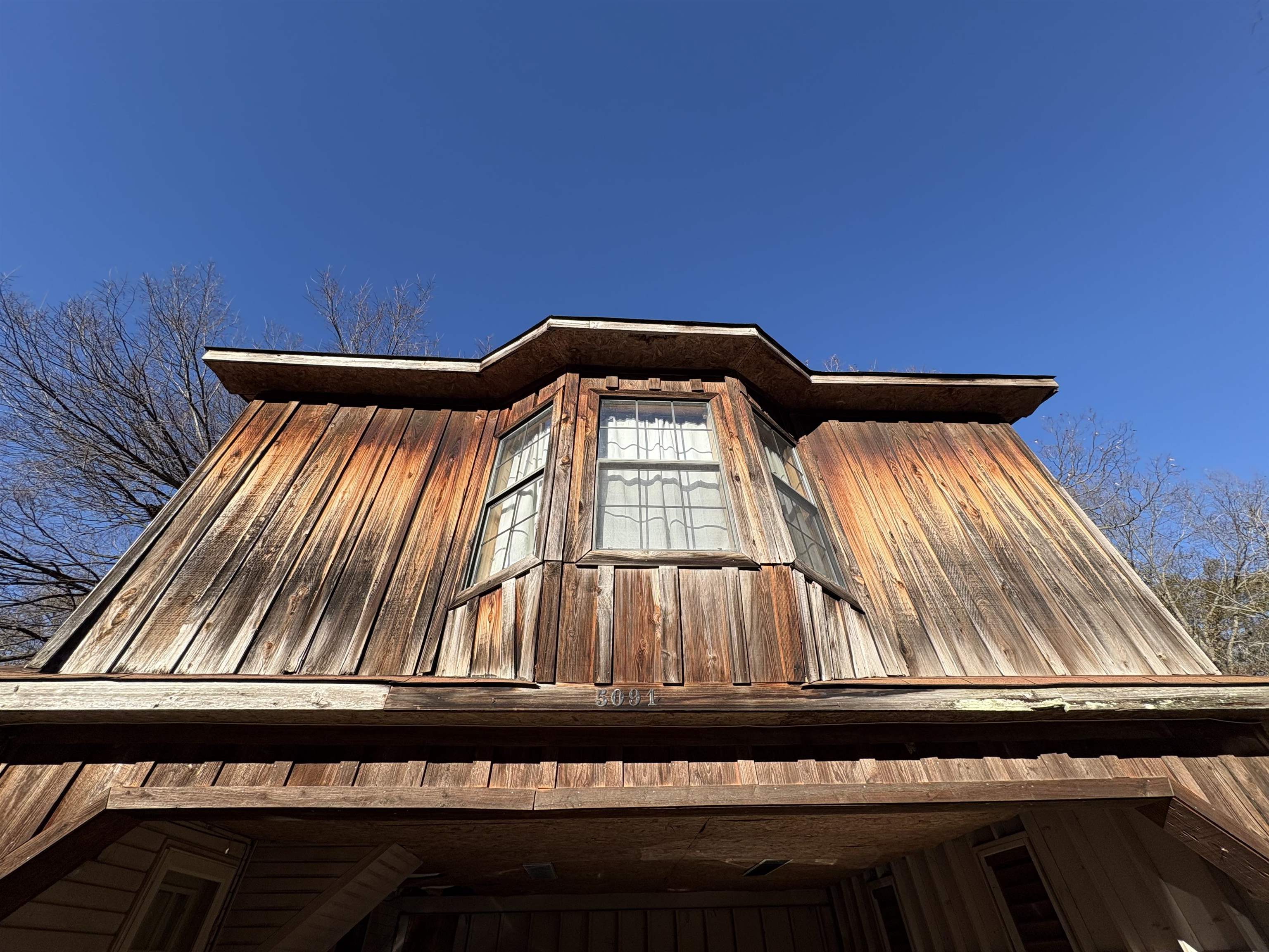 5091 Clinton Road Memphis, TN 38109 - Photo 2 of 34 a view of a black door