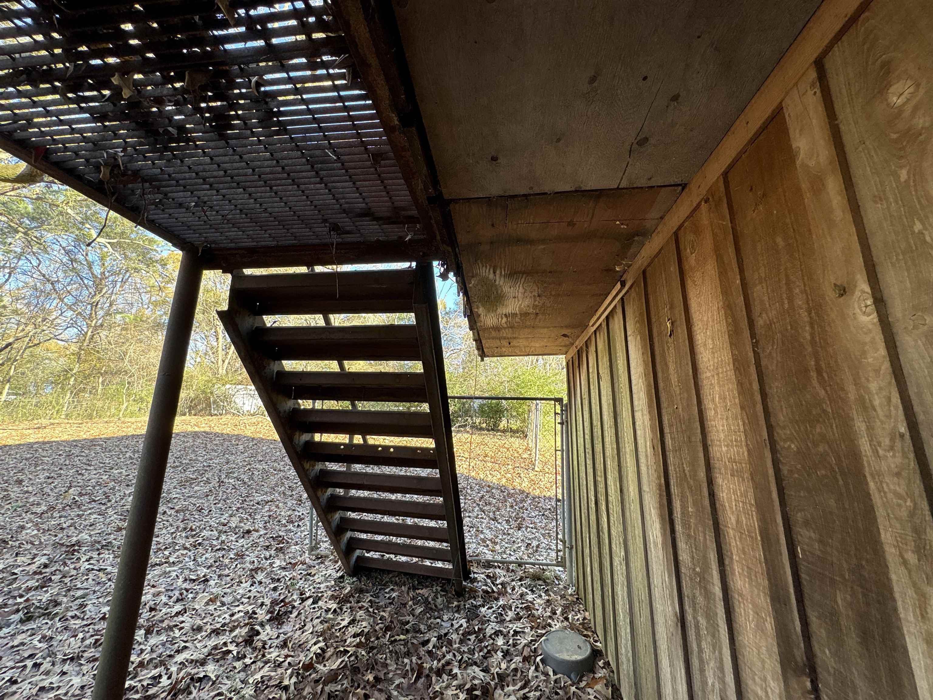 5091 Clinton Road Memphis, TN 38109 - Photo 23 of 34 a view of a wooden floor