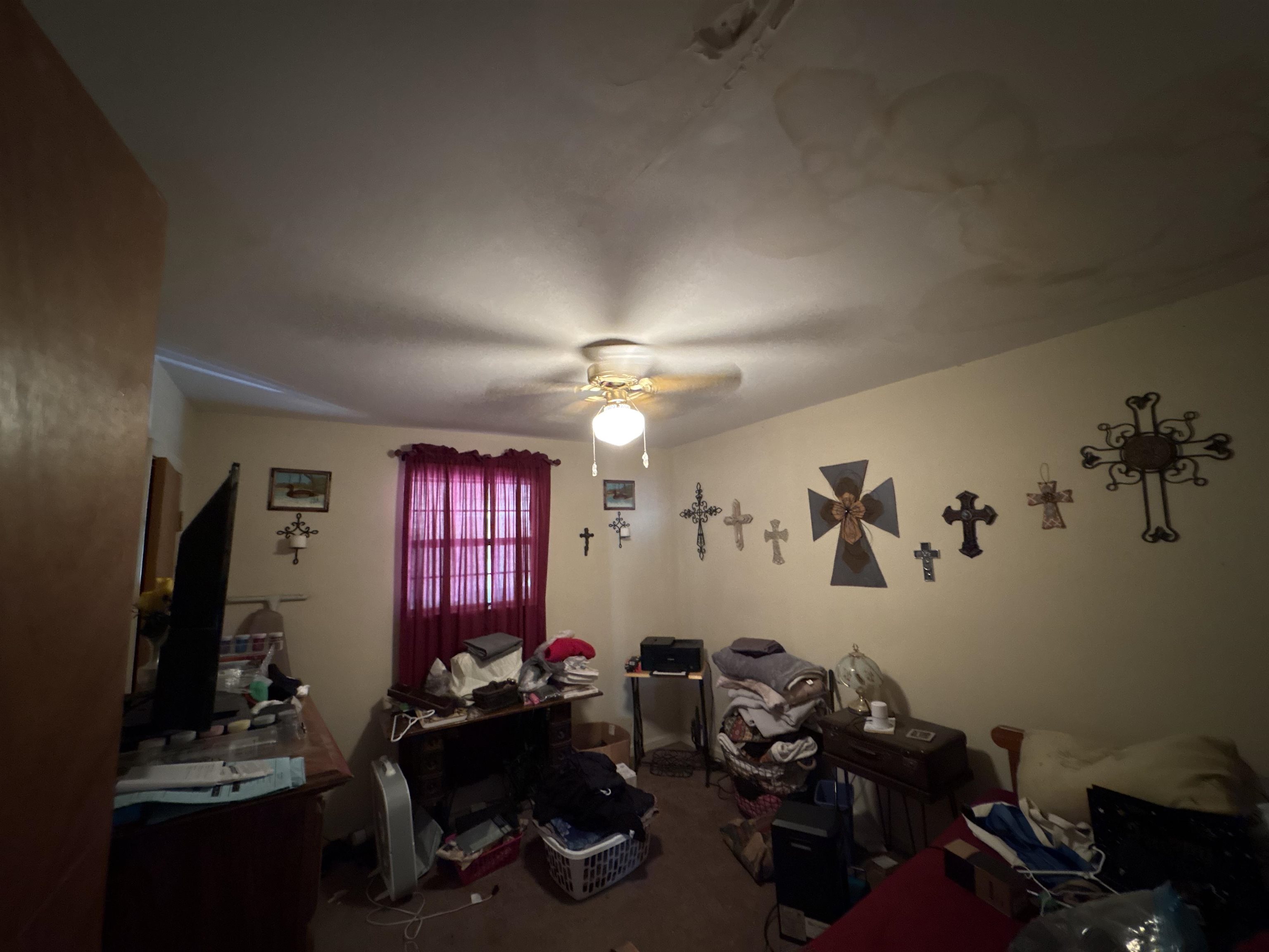 5091 Clinton Road Memphis, TN 38109 - Photo 28 of 34 a room with gym equipment and a window