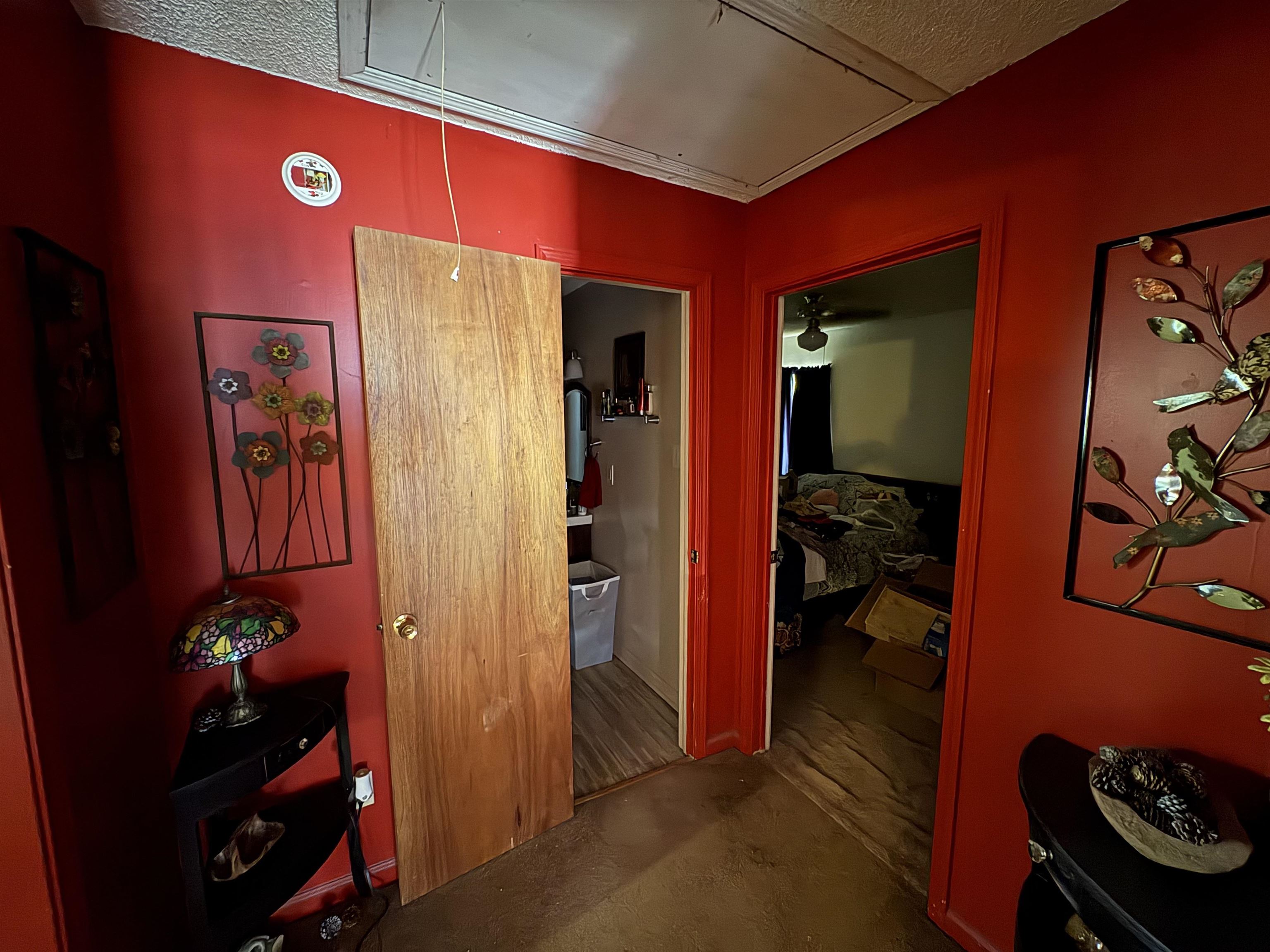 5091 Clinton Road Memphis, TN 38109 - Photo 31 of 34 workspace with furniture and closet