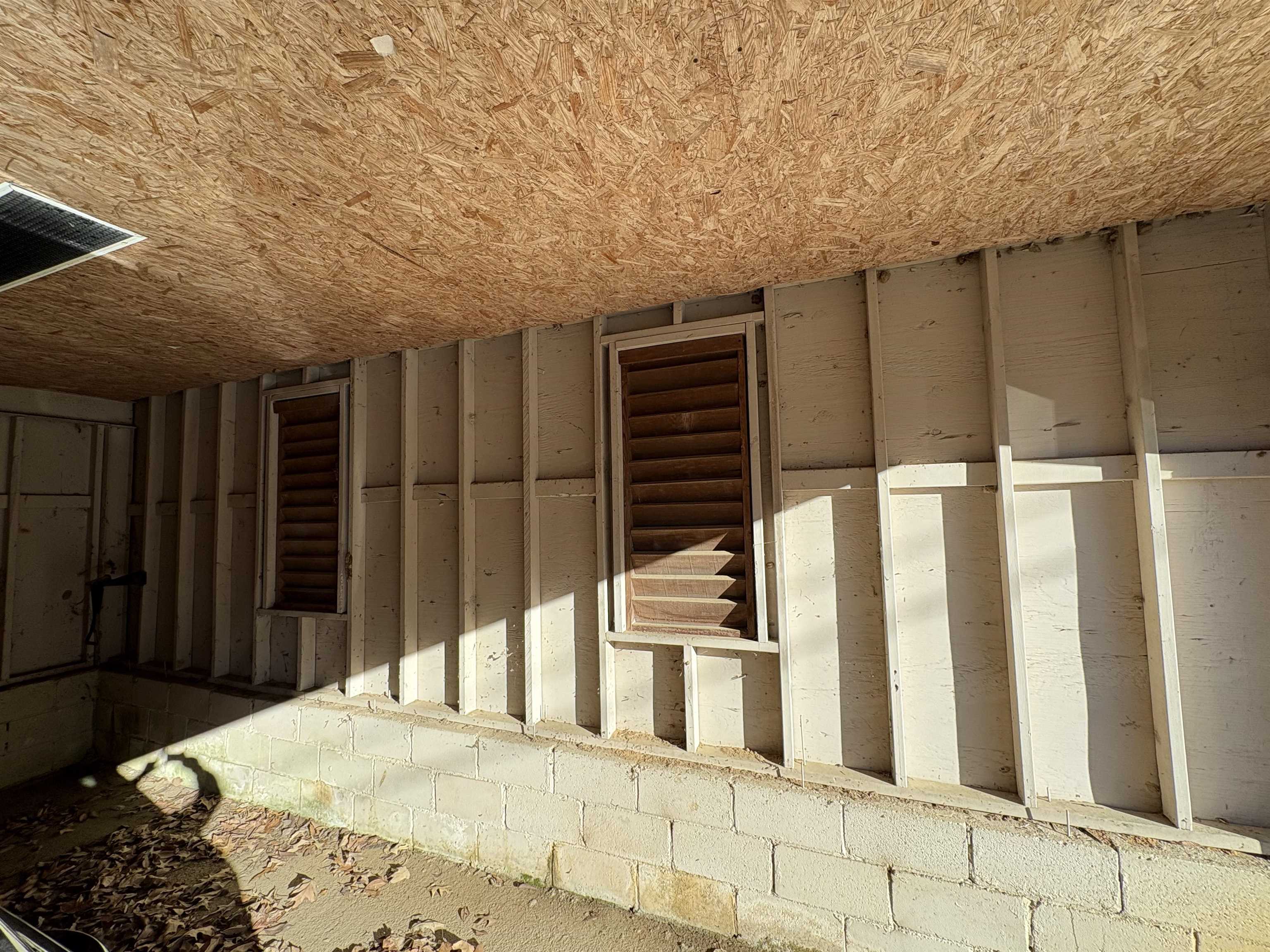 5091 Clinton Road Memphis, TN 38109 - Photo 6 of 34 a view of a balcony
