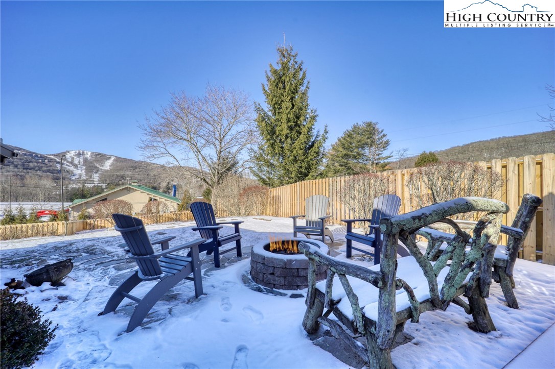 72 Arnett Road Banner Elk, NC 28604 - Photo 34 of 38 a view of a patio with a table and chairs