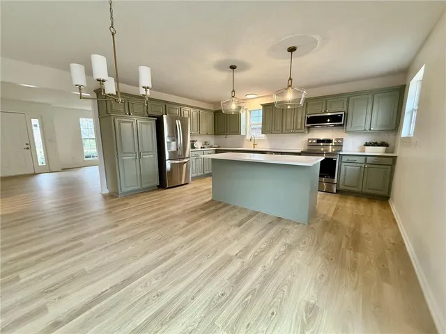 $339,000 | 704 Chaucer Lane, Warrensburg, MO 64093