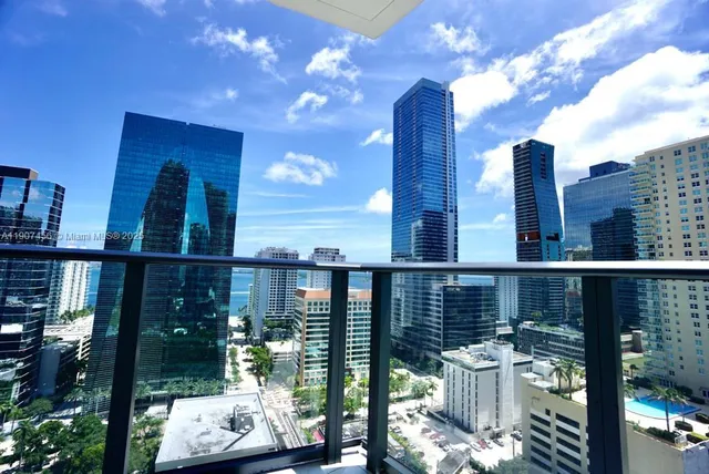 $5,900 | 1300 South Miami Avenue, Unit 2005, Miami, FL 33130