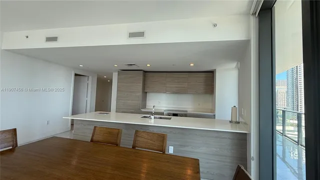 $5,900 | 1300 South Miami Avenue, Unit 2005, Miami, FL 33130