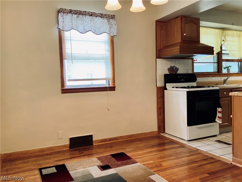 1698 Jacoby Road Akron, OH 44321 - Photo 8 of 12