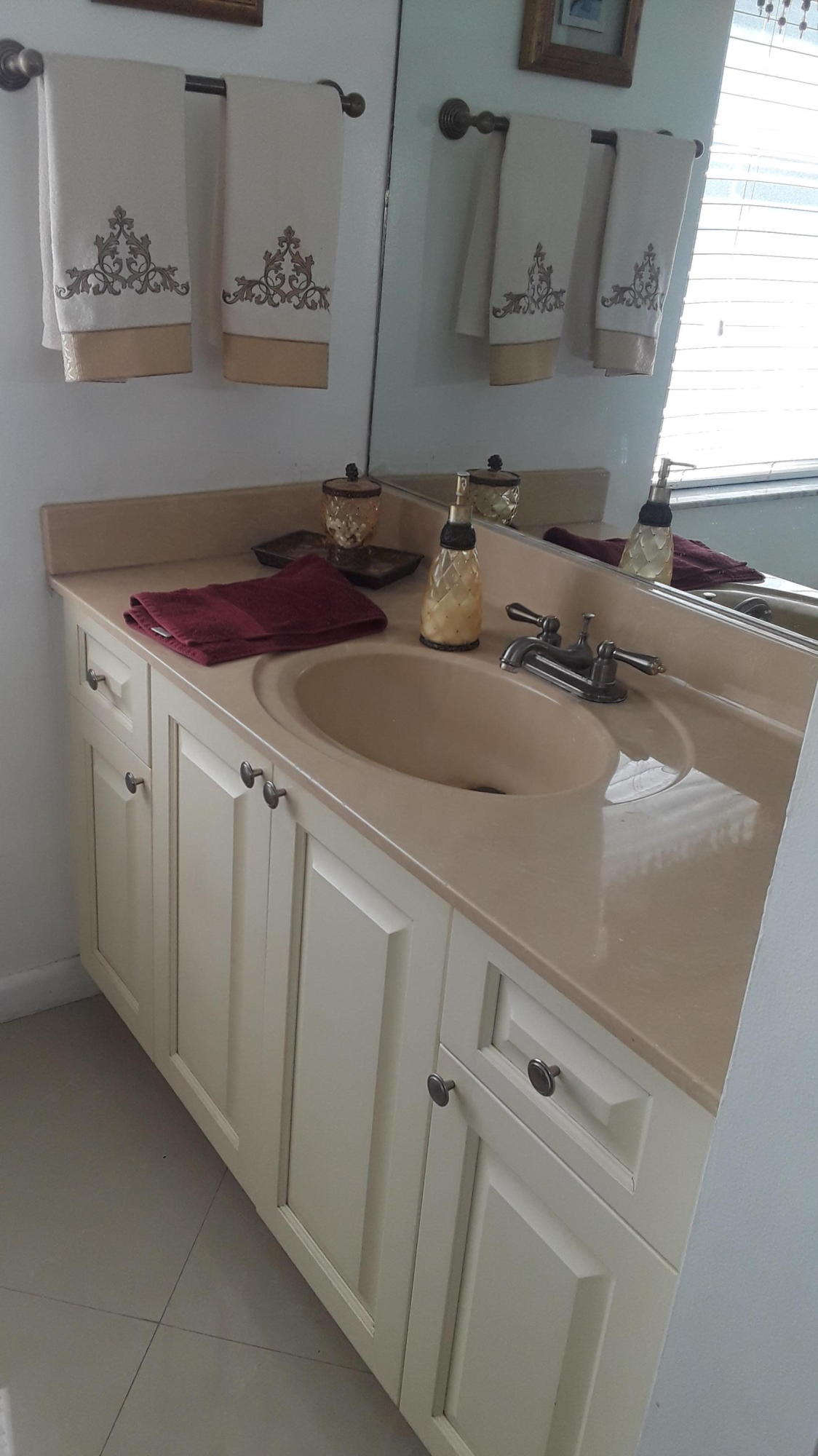 9549 Carousel Circle East Boca Raton, FL 33434 - Photo 17 of 28 2nd bath