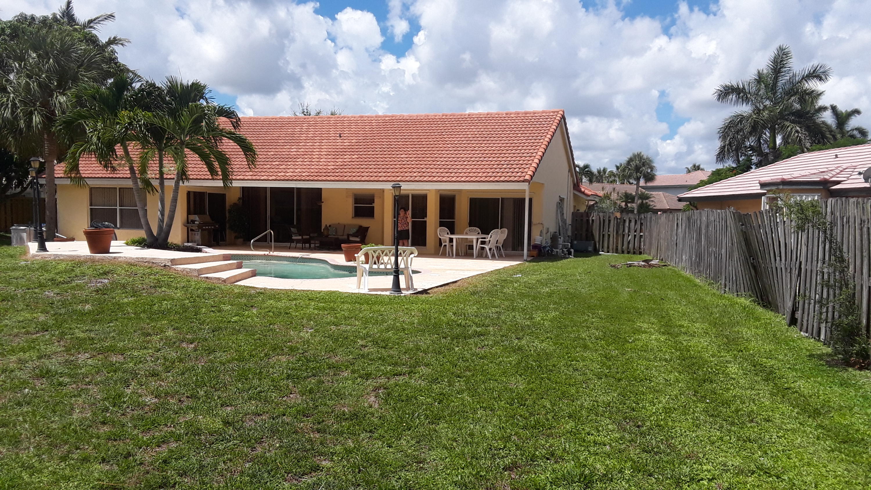 9549 Carousel Circle East Boca Raton, FL 33434 - Photo 25 of 28 yard