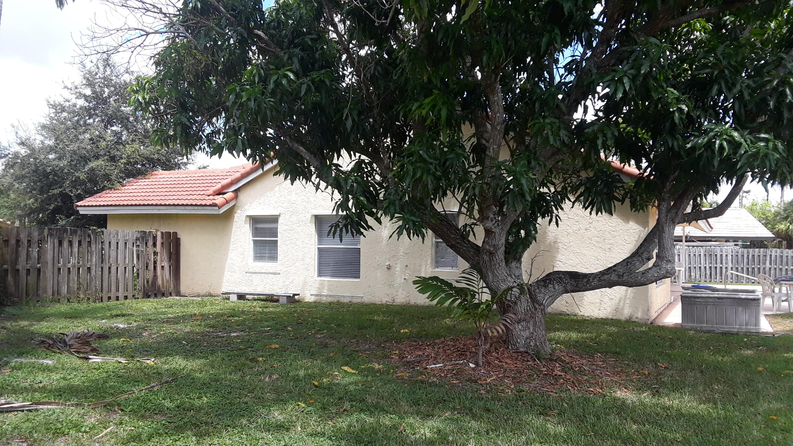 9549 Carousel Circle East Boca Raton, FL 33434 - Photo 27 of 28 yard