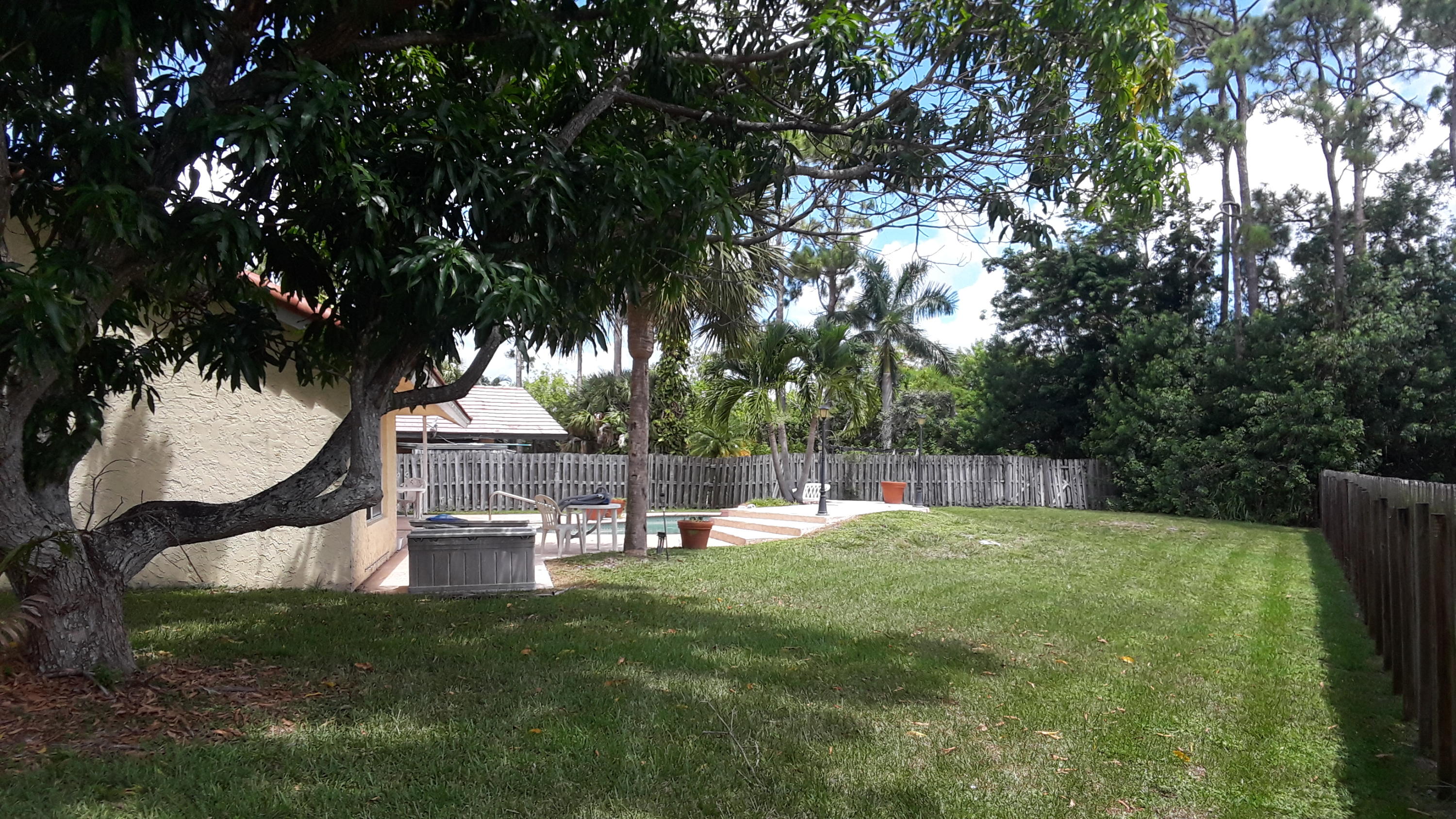 9549 Carousel Circle East Boca Raton, FL 33434 - Photo 28 of 28 yard
