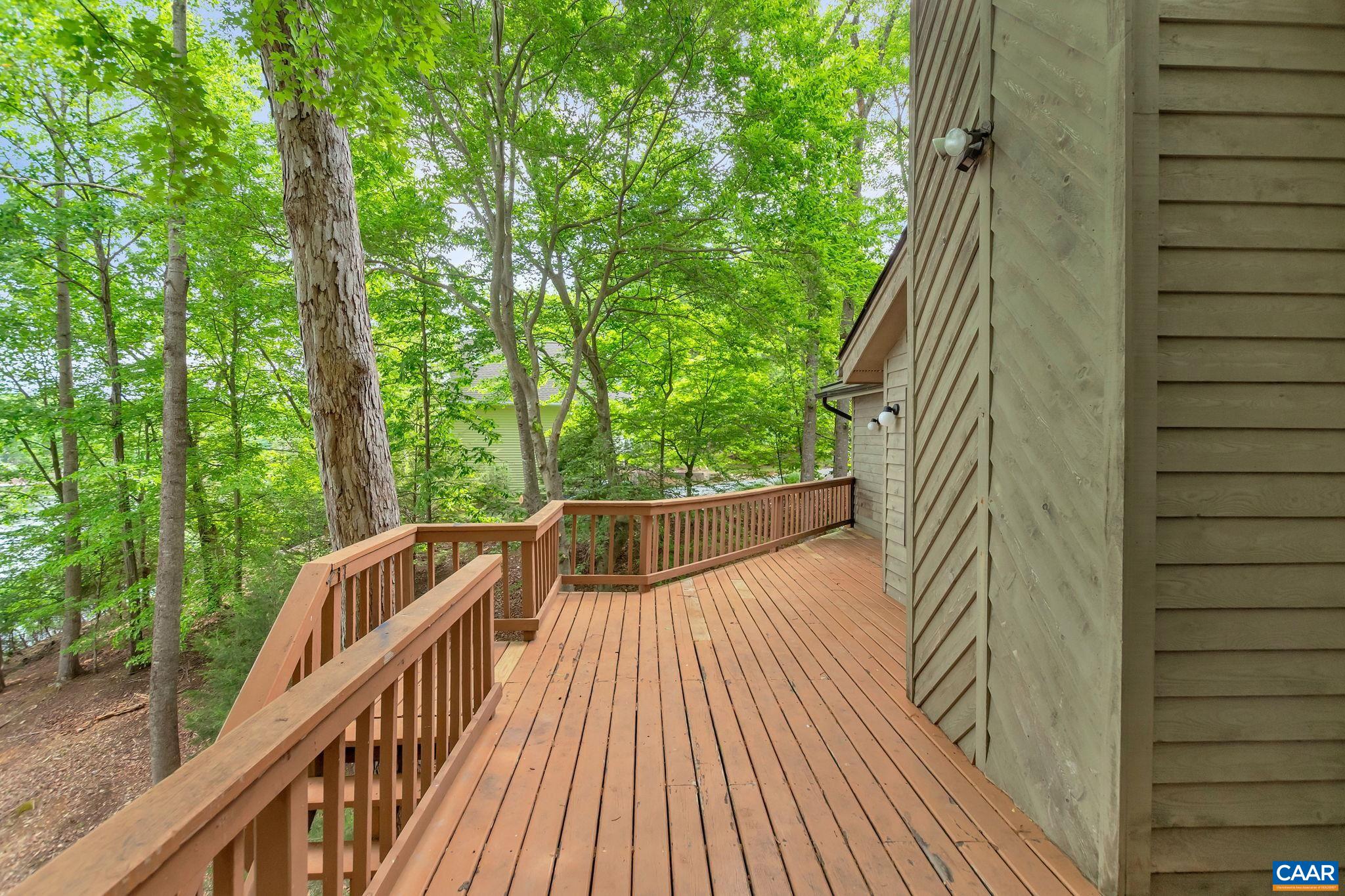 16 Bonita Road Palmyra, VA 22963 - Photo 27 of 39 a view of balcony with wooden floor and fence