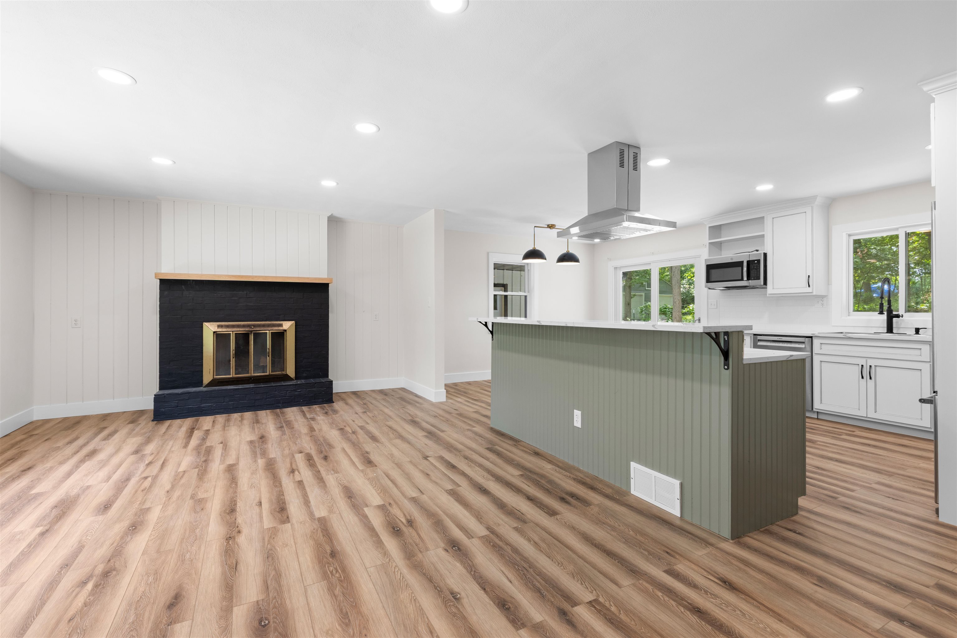 6427 Harlem Road Loves Park, IL 61111 - Photo 9 of 28