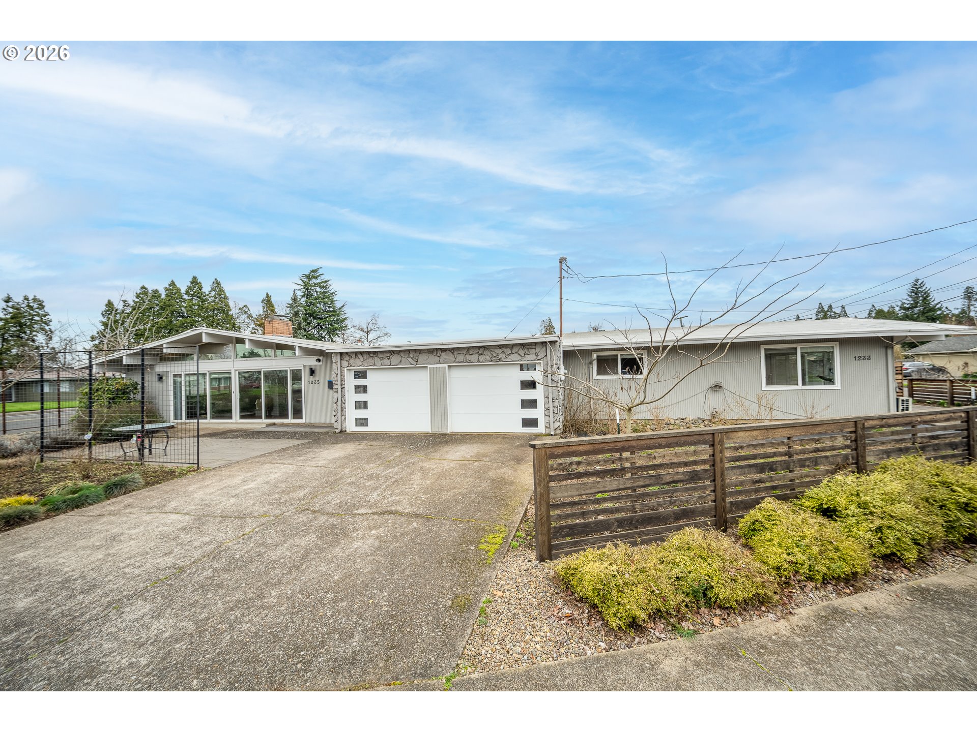 a view of a house with a backyard