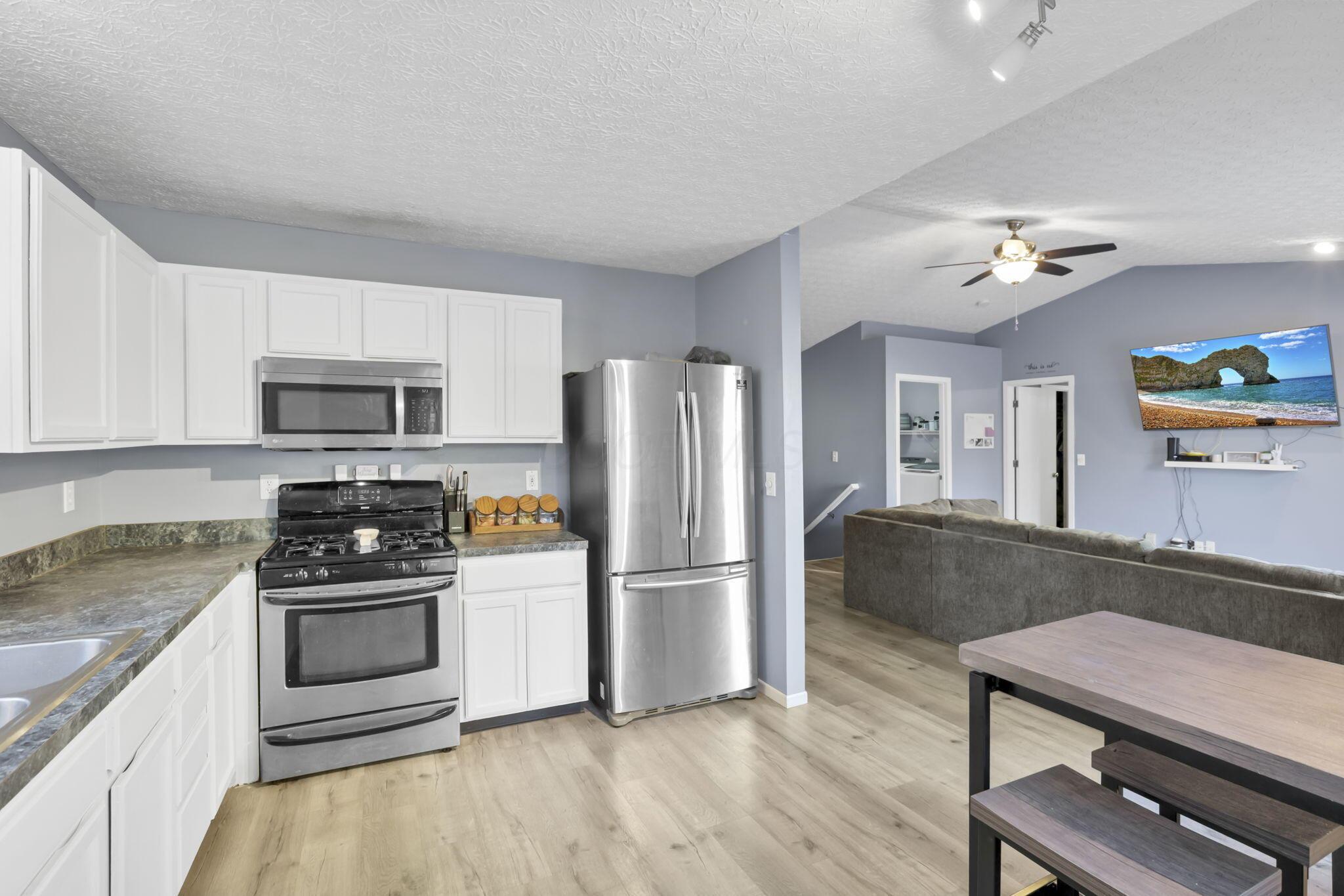 3088 Remington Ridge Road Columbus, OH 43232 - Photo 14 of 47 kitchen