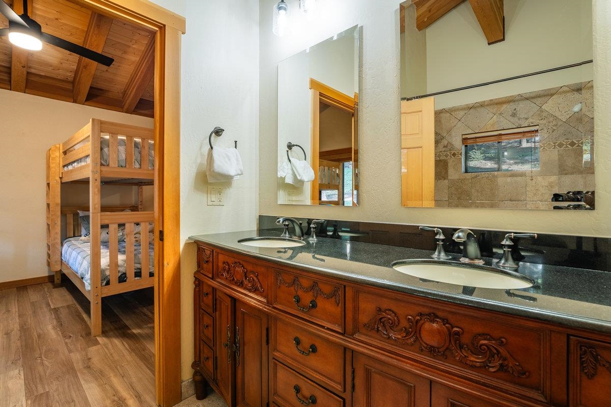 11030 Ski Slope Way Truckee, CA 96161 - Photo 17 of 28