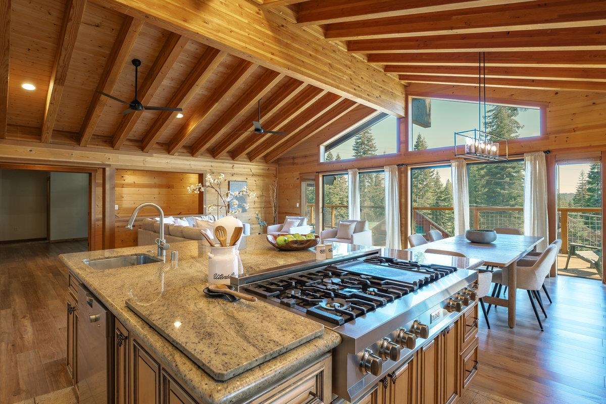 11030 Ski Slope Way Truckee, CA 96161 - Photo 4 of 28