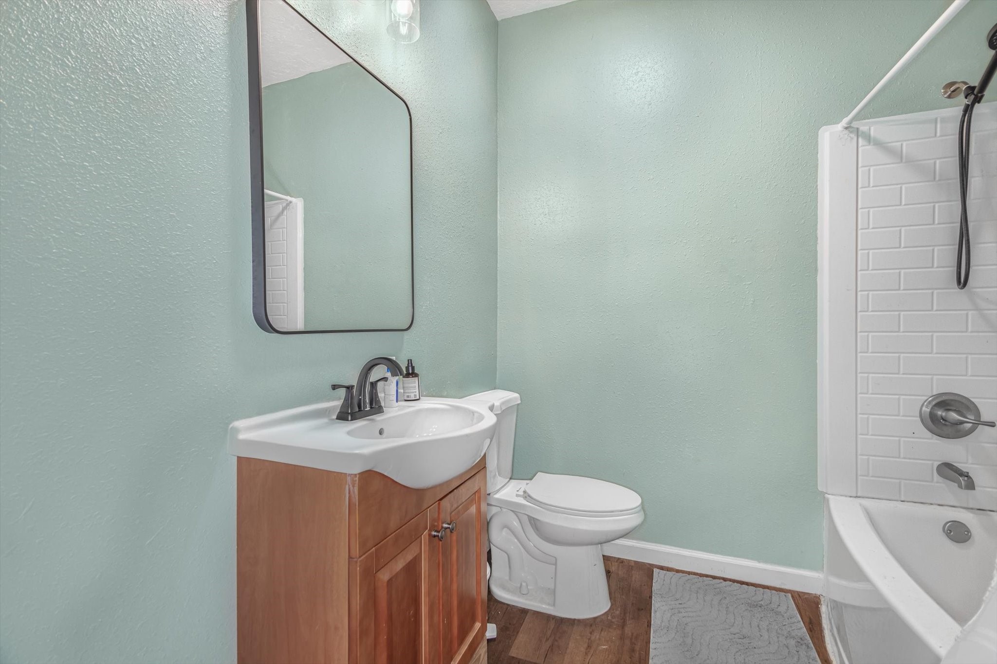 905 43rd Street Galveston, TX 77550 - Photo 41 of 43 Hallway bathroom