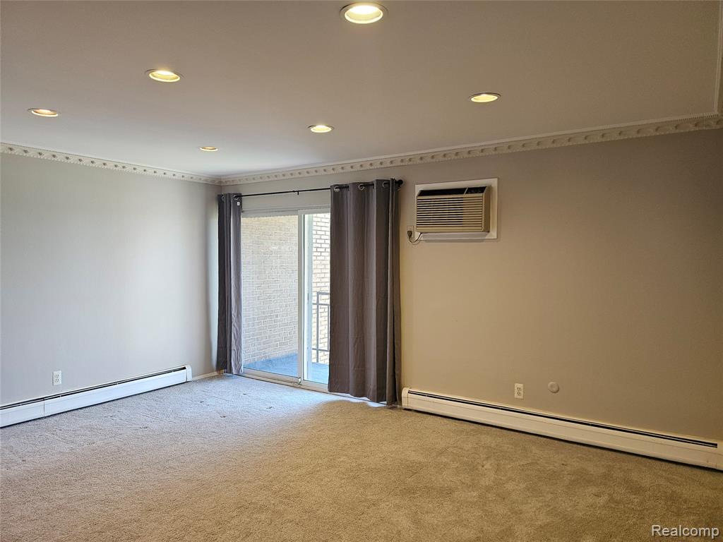 1605 Cass Lake Road, Unit 20 Keego Harbor, MI 48320 - Photo 3 of 15