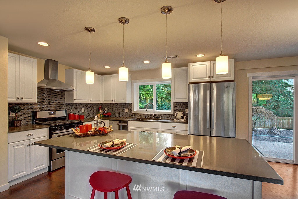 9622 234th Street Southwest Edmonds, WA 98020 - Photo 3 of 18 Gallery Image 3