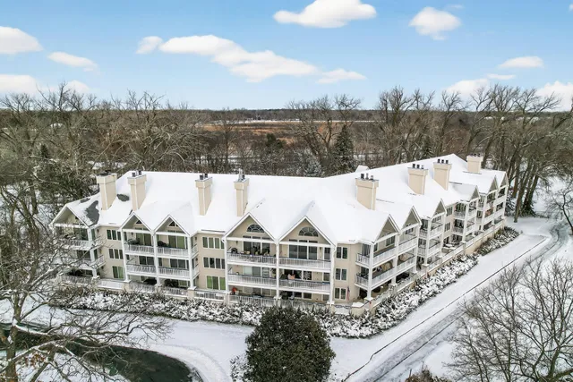 $549,000 | 5009 Lake Avenue, Unit 201, White Bear Lake, MN 55110