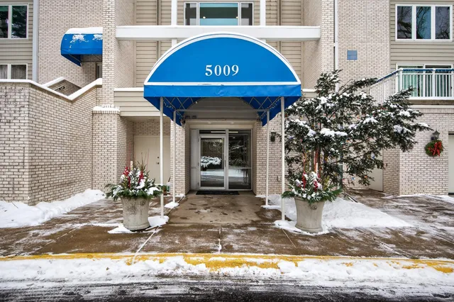 $549,000 | 5009 Lake Avenue, Unit 201, White Bear Lake, MN 55110