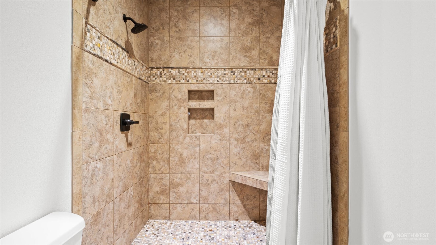 1279 Woodward Canyon Road Touchet, WA 99360 - Photo 22 of 35 a bathroom with a shower