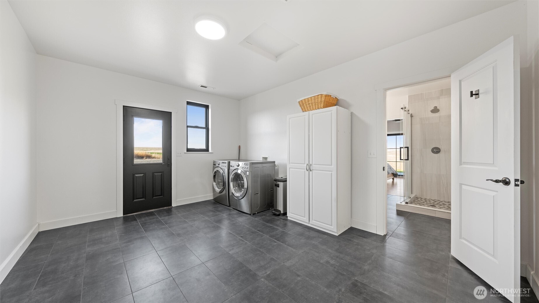 1279 Woodward Canyon Road Touchet, WA 99360 - Photo 25 of 35 a view of empty room with closet and fan