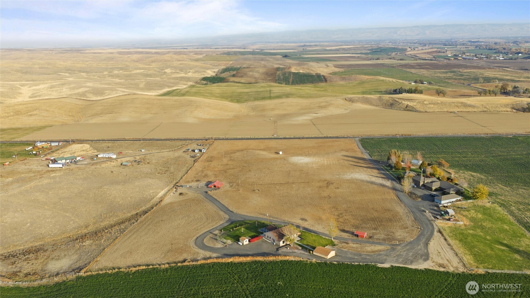1279 Woodward Canyon Road Touchet, WA 99360 - Photo 33 of 35 a view of an ocean and a mountain