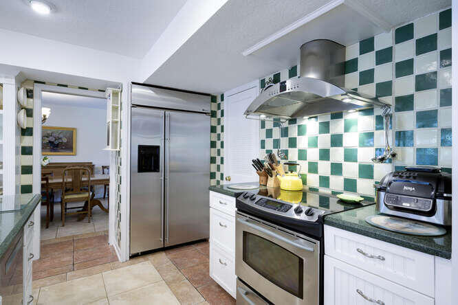 137 Gulfstream Road North Palm Beach, FL 33408 - Photo 11 of 68 Kitchen