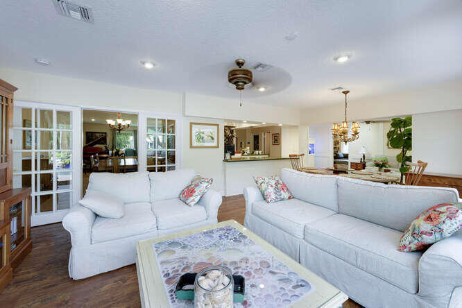 137 Gulfstream Road North Palm Beach, FL 33408 - Photo 15 of 68 Family Room