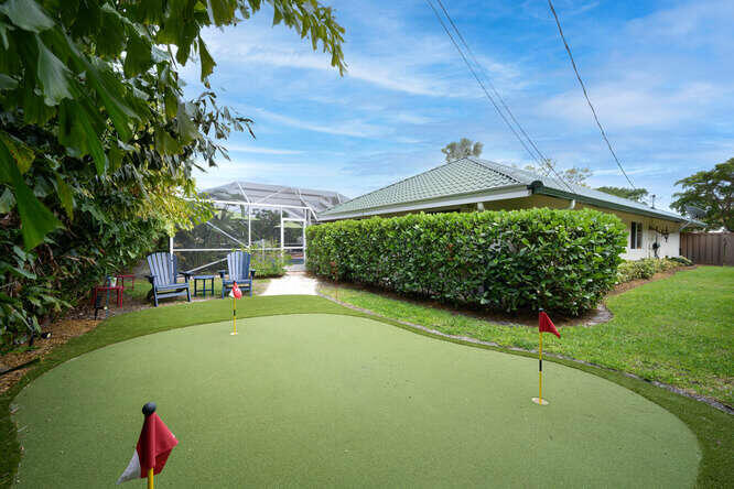137 Gulfstream Road North Palm Beach, FL 33408 - Photo 36 of 68 Putting Green