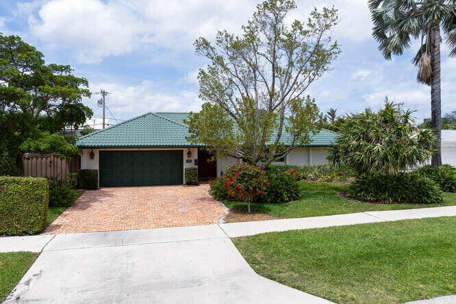 137 Gulfstream Road North Palm Beach, FL 33408 - Photo 4 of 68 Front Exterior