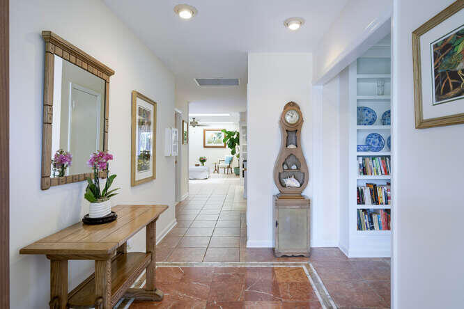137 Gulfstream Road North Palm Beach, FL 33408 - Photo 6 of 68 Foyer