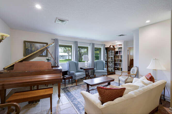 137 Gulfstream Road North Palm Beach, FL 33408 - Photo 8 of 68 Living Room