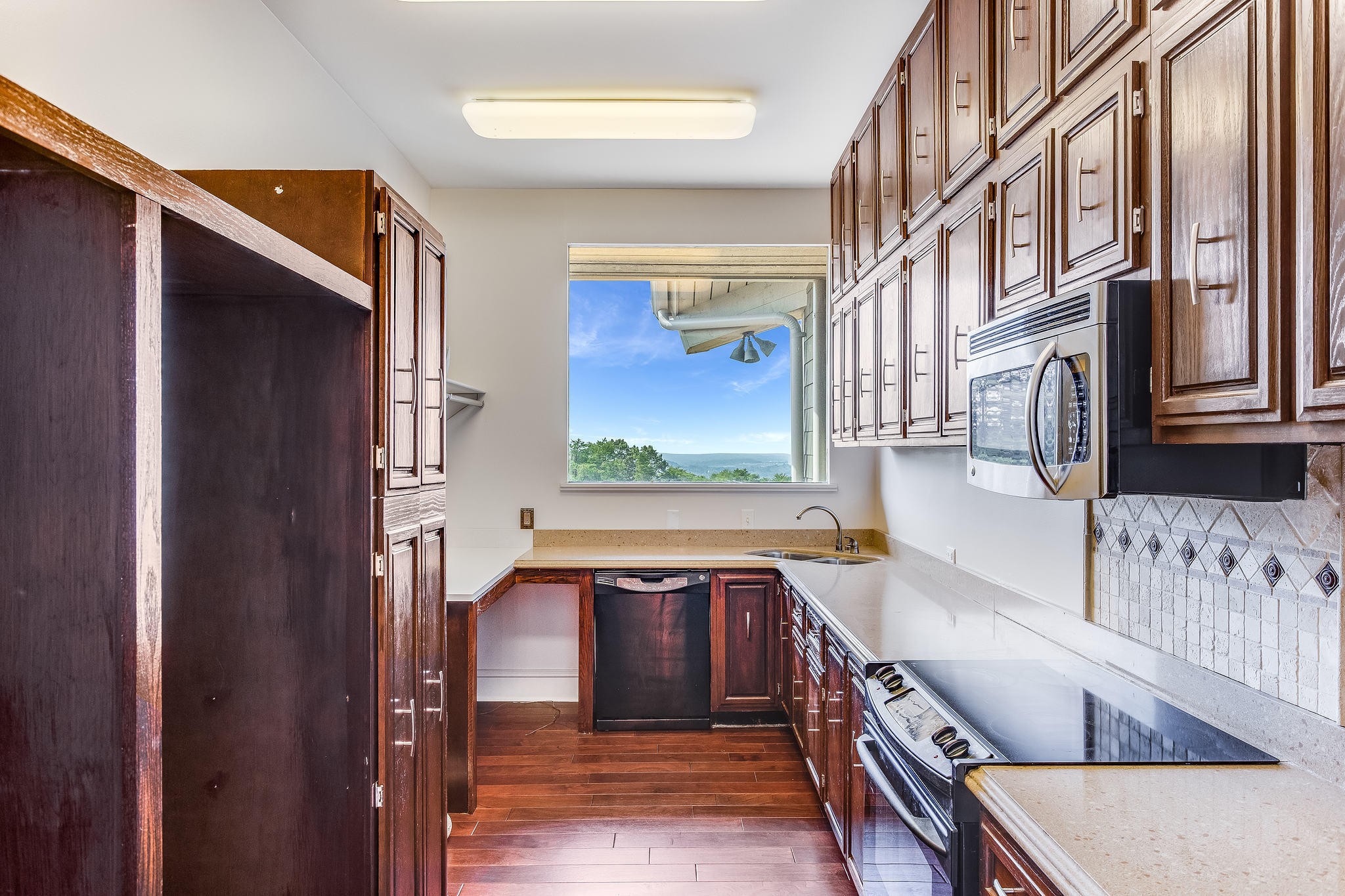 601 Self Hollow Road Rockford, TN 37853 - Photo 9 of 40 a view of a kitchen cabinets and a window