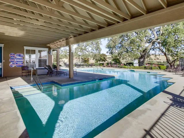 a view of yard with trees