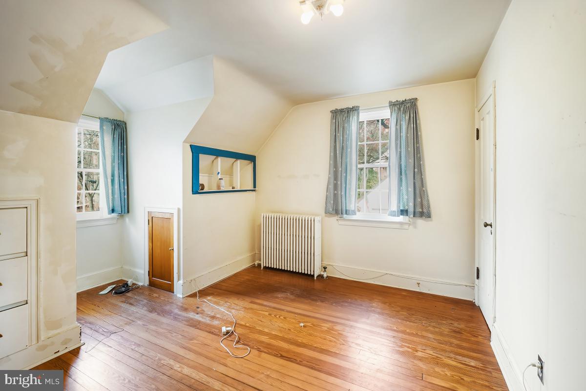 6540 Wiscasset Road Bethesda, MD 20816 - Photo 23 of 33 an empty room with wooden floor and windows
