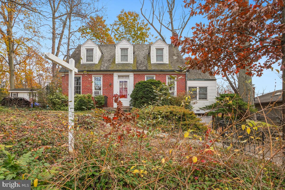 6540 Wiscasset Road Bethesda, MD 20816 - Photo 3 of 33 a front view of a house with garden