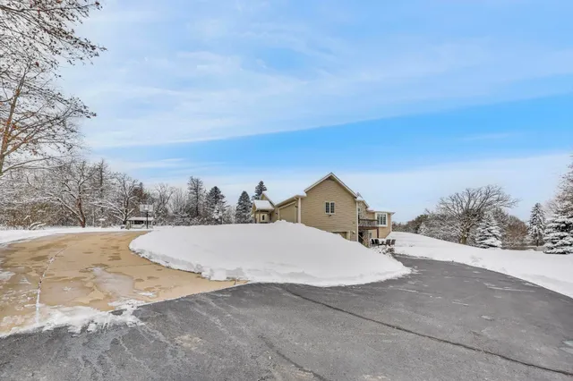 $635,000 | W312S8869 Cherokee Pass, Mukwonago, WI 53149
