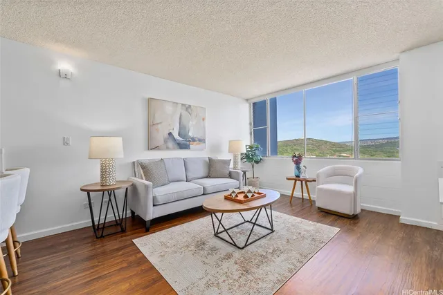 $365,000 | 3045 Ala Napuaa Place, Unit 1305, Honolulu, HI 96818